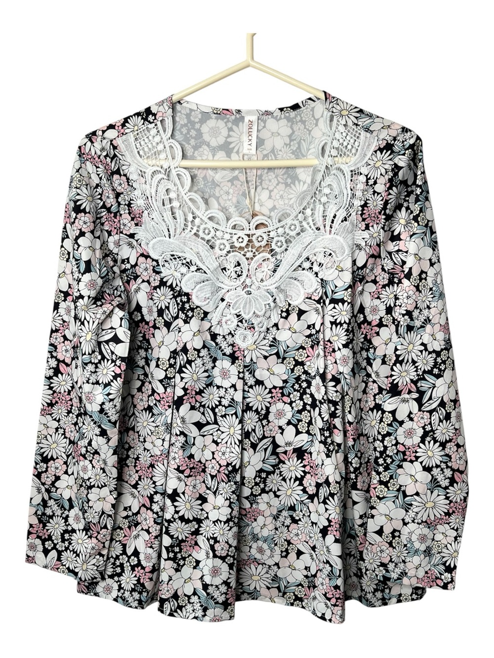 New Zolucky blouse size L floral lace front
Multicolored flowers work career top